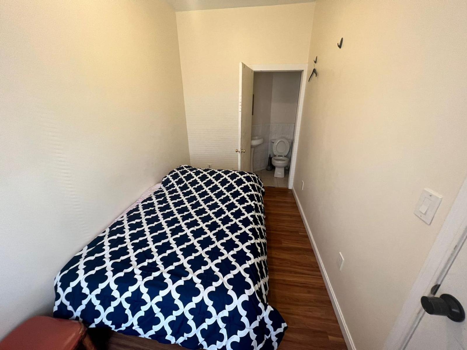 Private Bedroom Near Бостон Экстерьер фото