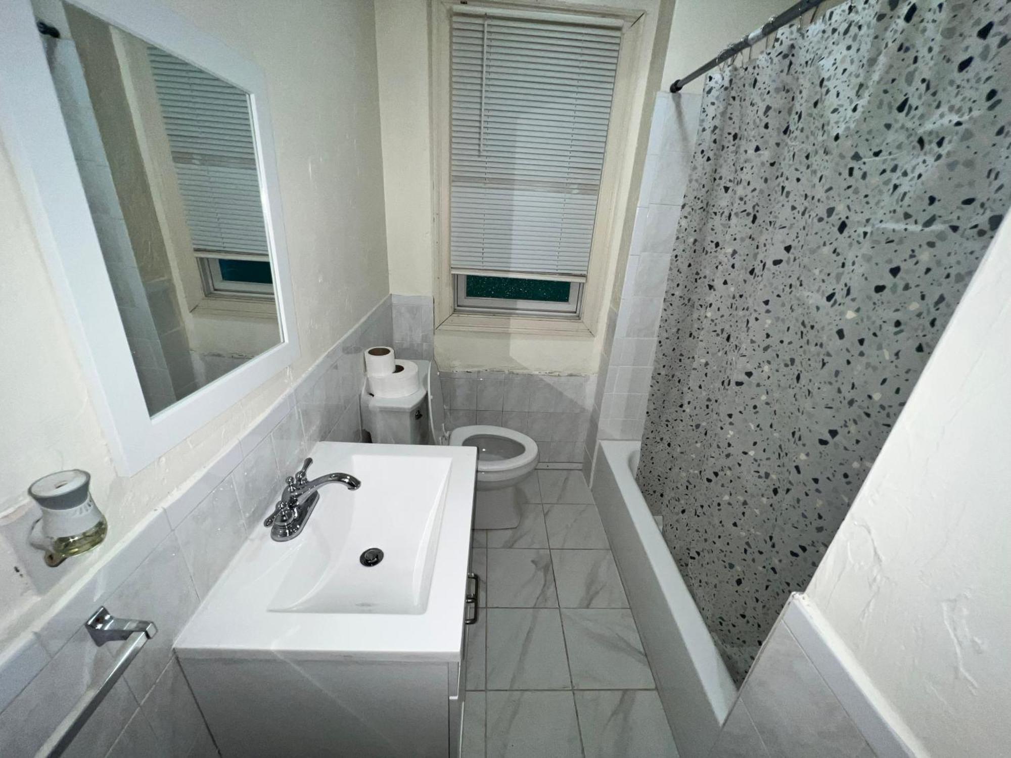 Private Bedroom Near Бостон Экстерьер фото