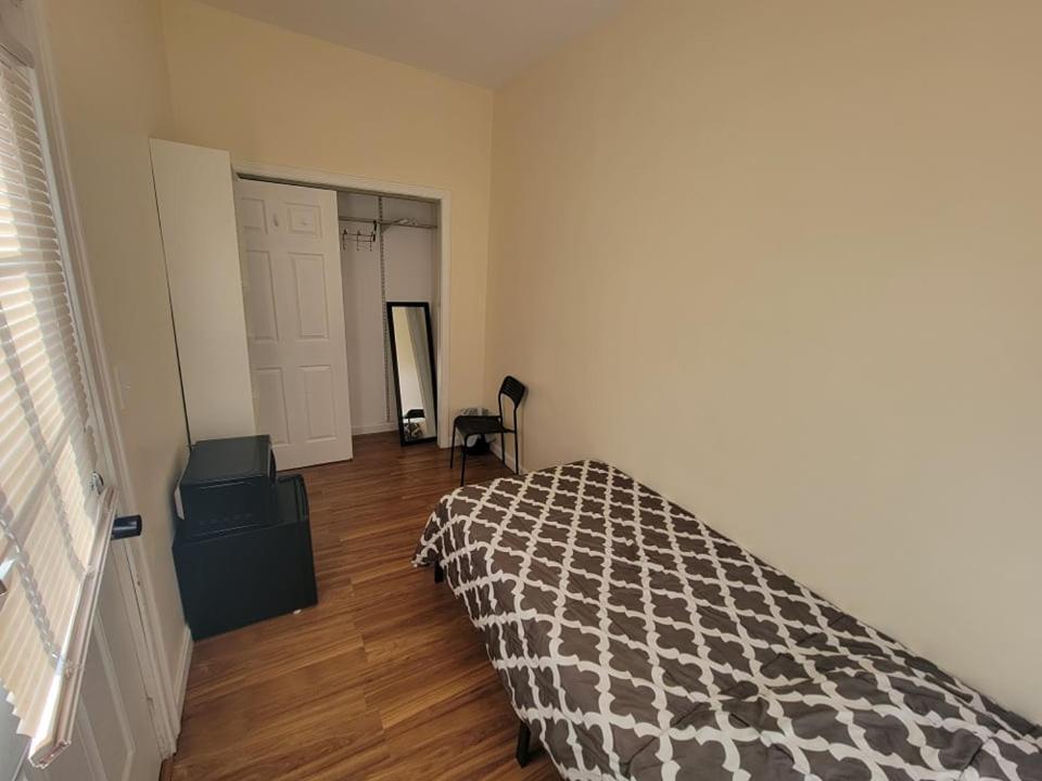 Private Bedroom Near Бостон Экстерьер фото